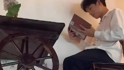 景区看书NPC走红